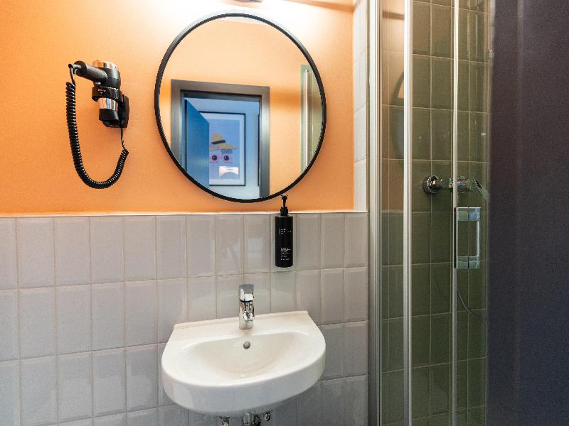 Garner Hotel Hamburg - St.Georg by IHG image