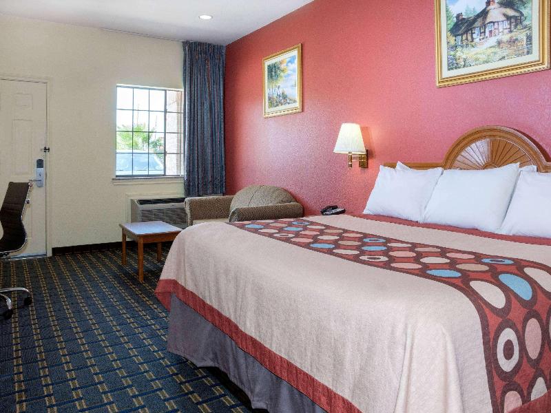 Super 8 by Wyndham Stafford Sugarland Area image