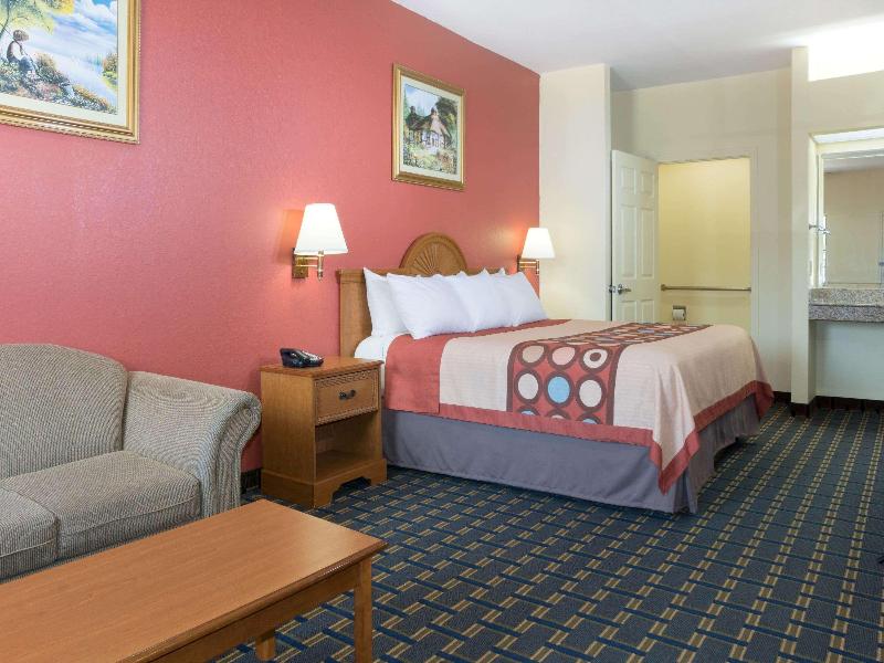 Super 8 by Wyndham Stafford Sugarland Area image