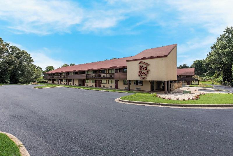 Red Roof Inn Hickory image