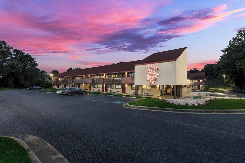 Red Roof Inn Hickory image