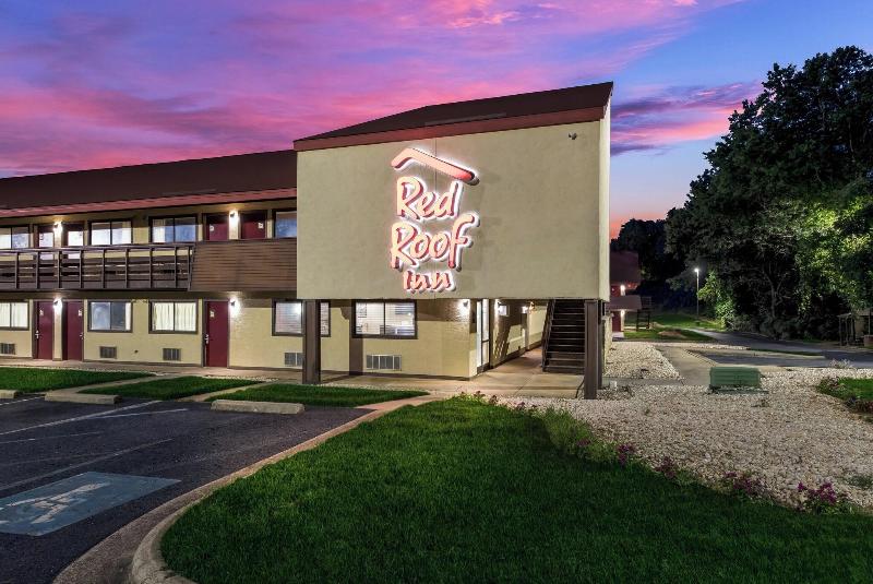 Red Roof Inn Hickory image
