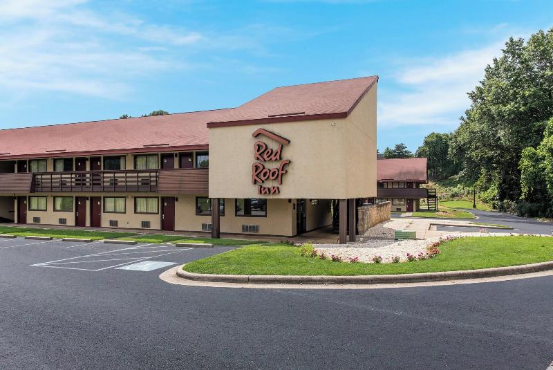 Red Roof Inn Hickory image