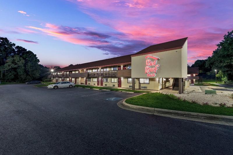 Red Roof Inn Hickory image
