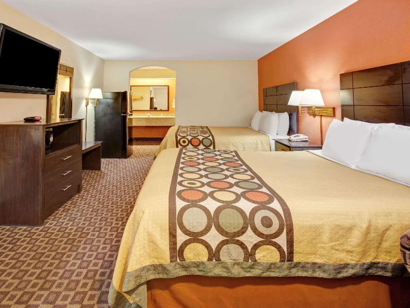 Super 8 by Wyndham Baytown/Mont Belvieu image