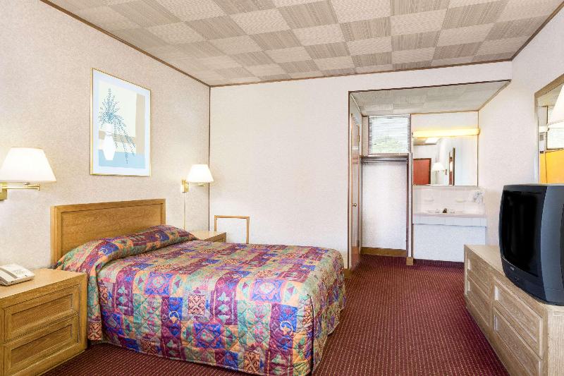 Knights Inn Galax image