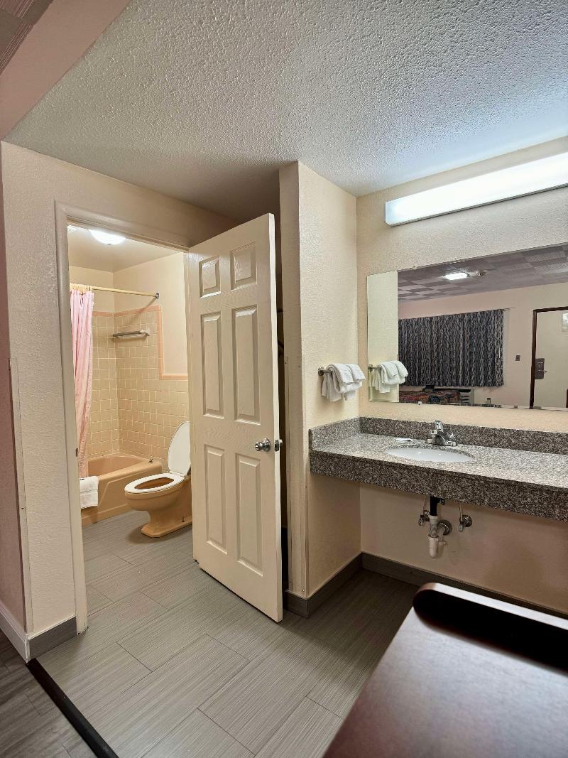 Knights Inn Galax image