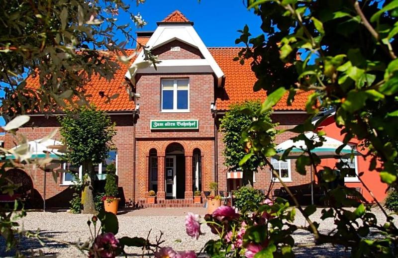 Zum alten Bahnhof image