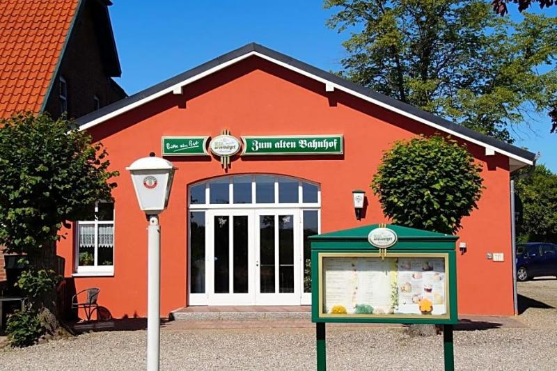 Zum alten Bahnhof image
