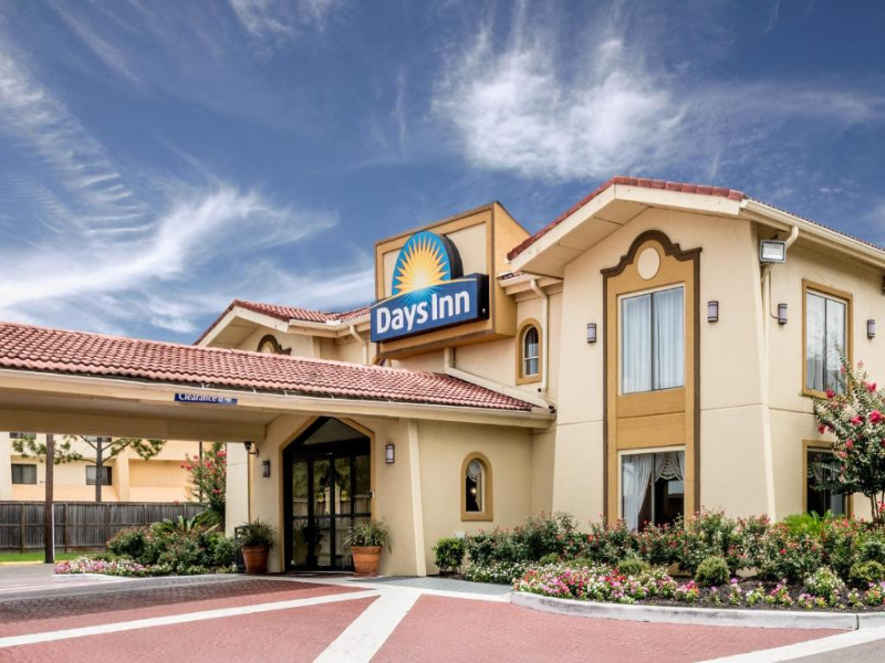 Days Inn by Wyndham Houston image