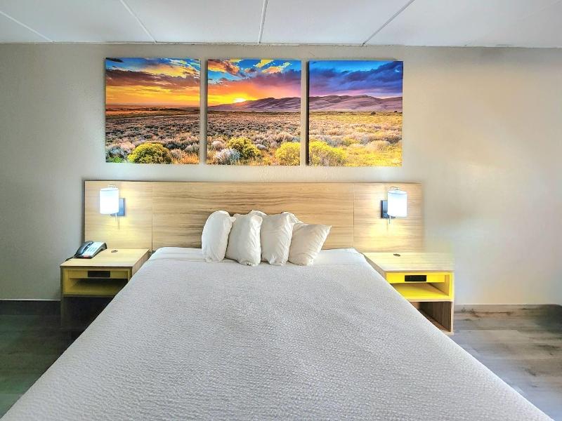 Days Inn by Wyndham Houston image