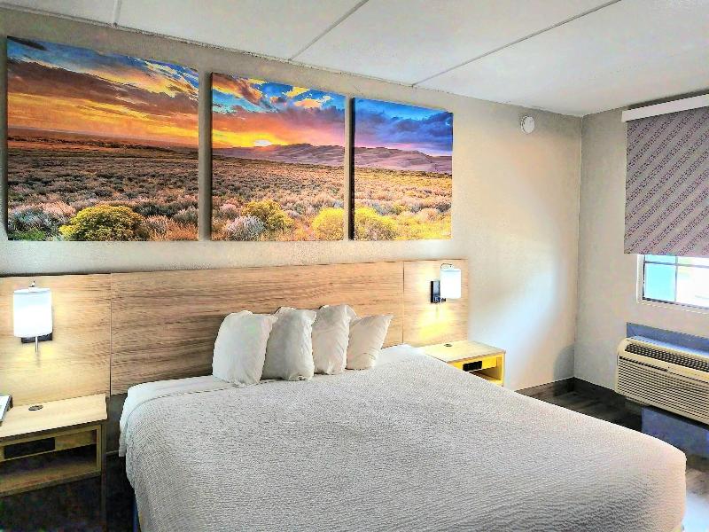 Days Inn by Wyndham Houston image