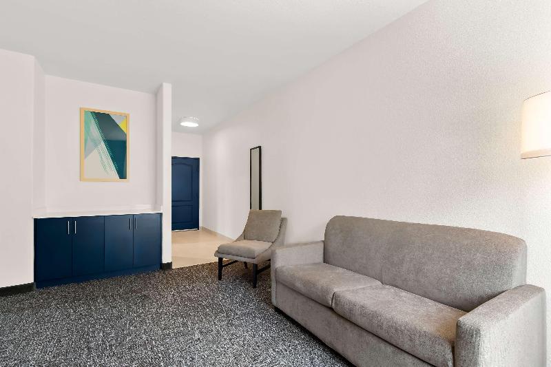 Spark By Hilton Missouri City - Image 8