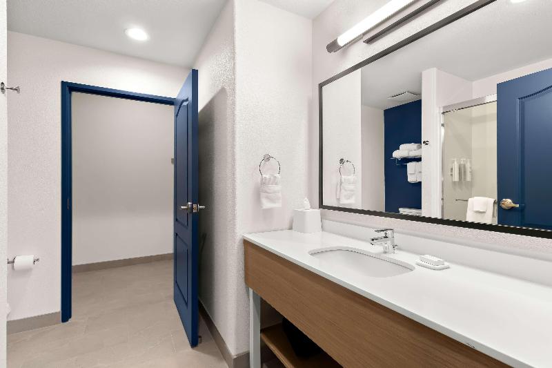 Spark By Hilton Missouri City - Image 9