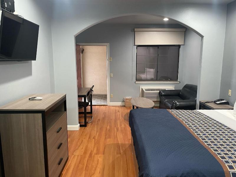 Palace Inn Baytown image