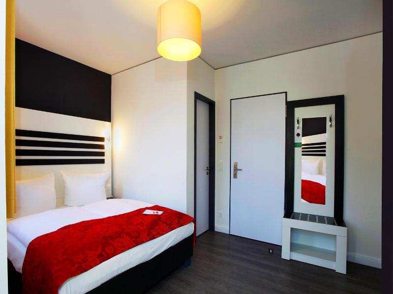 Boutique 072 by Centro image