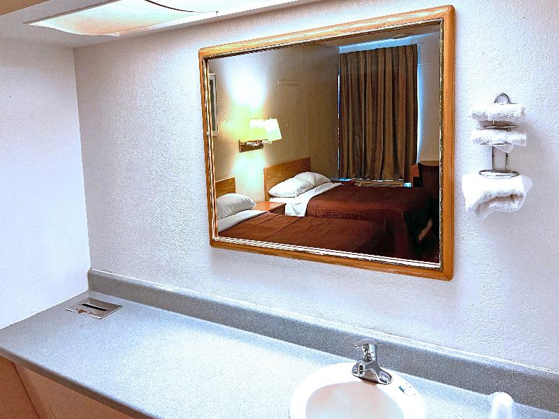 Thunderbird Motel Hillsboro image