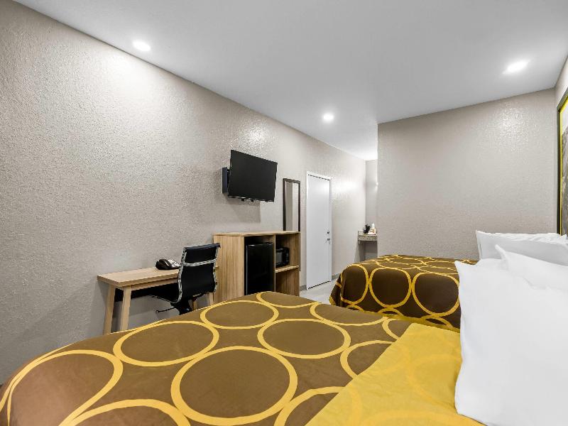 Super 8 by Wyndham Houston/Brookhollow NW image