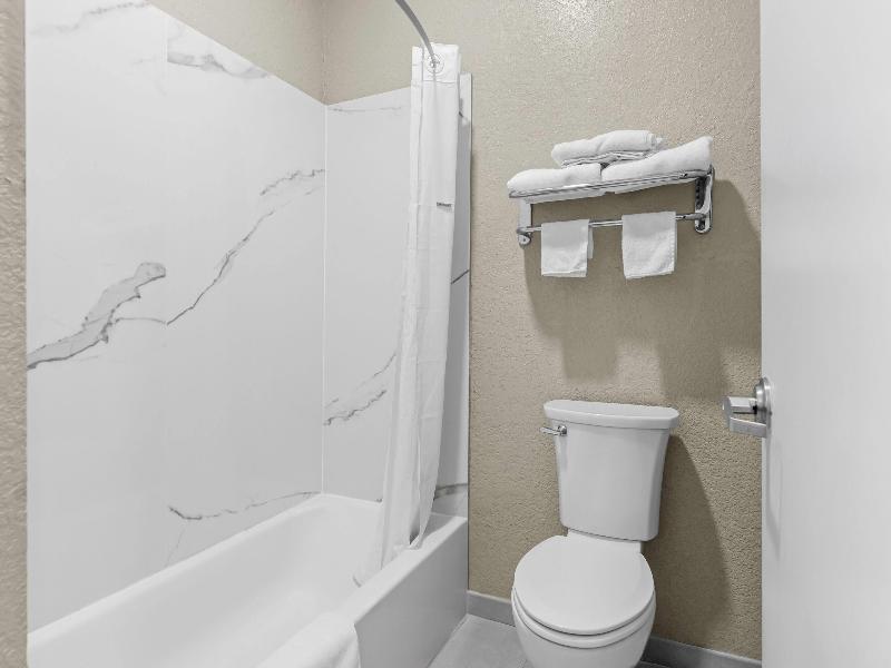 Super 8 by Wyndham Houston/Brookhollow NW image