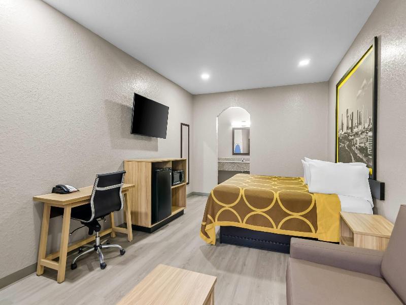 Super 8 by Wyndham Houston/Brookhollow NW image