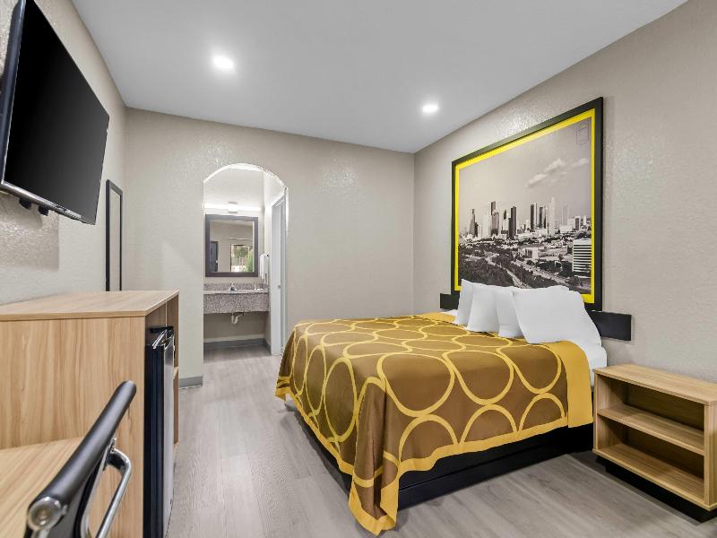Super 8 by Wyndham Houston/Brookhollow NW image