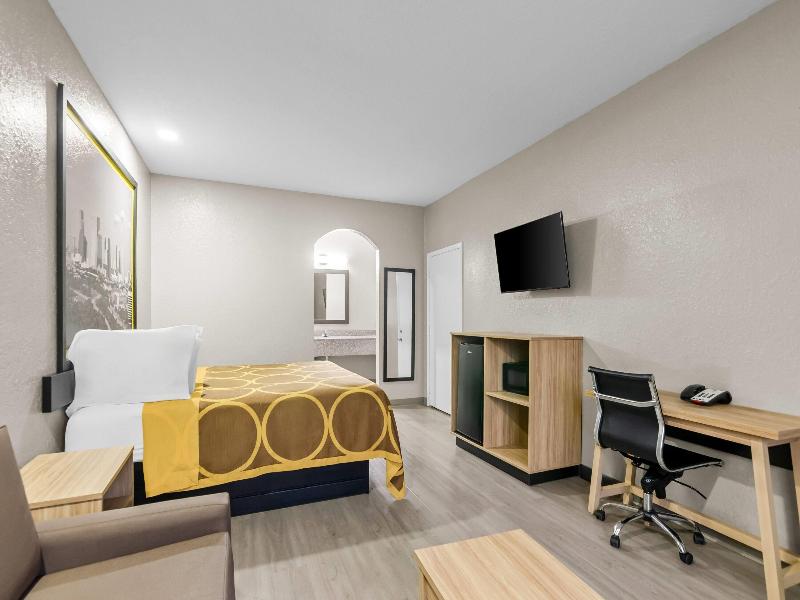 Super 8 by Wyndham Houston/Brookhollow NW image