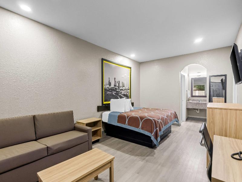 Super 8 by Wyndham Houston/Brookhollow NW image