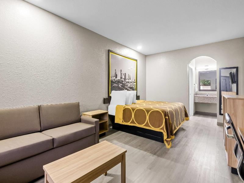 Super 8 by Wyndham Houston/Brookhollow NW image
