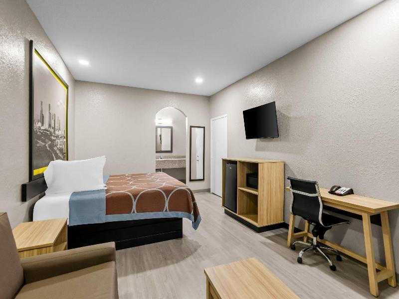Super 8 by Wyndham Houston/Brookhollow NW image