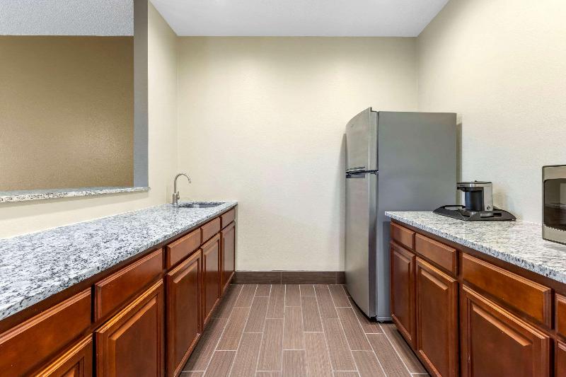 Comfort Inn & Suites Lenoir Hwy 321 image
