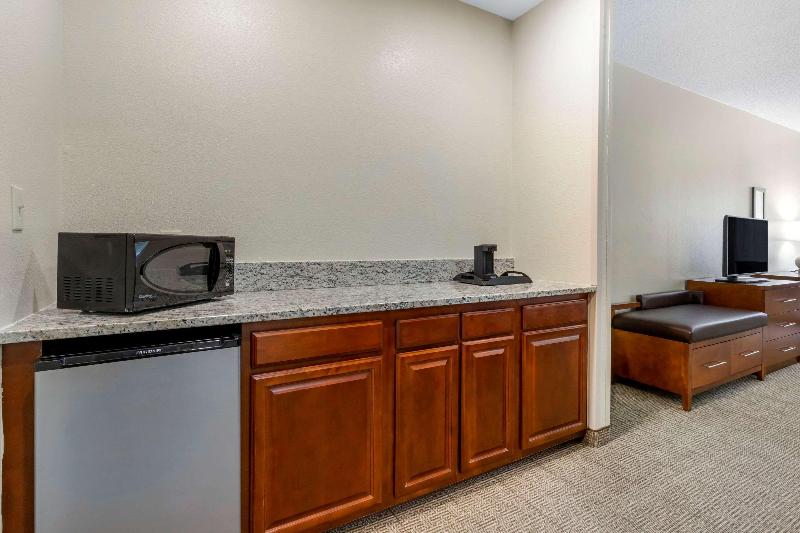 Comfort Inn & Suites Lenoir Hwy 321 image