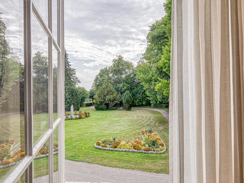 Wald & Schlosshotel Friedrichsruhe image