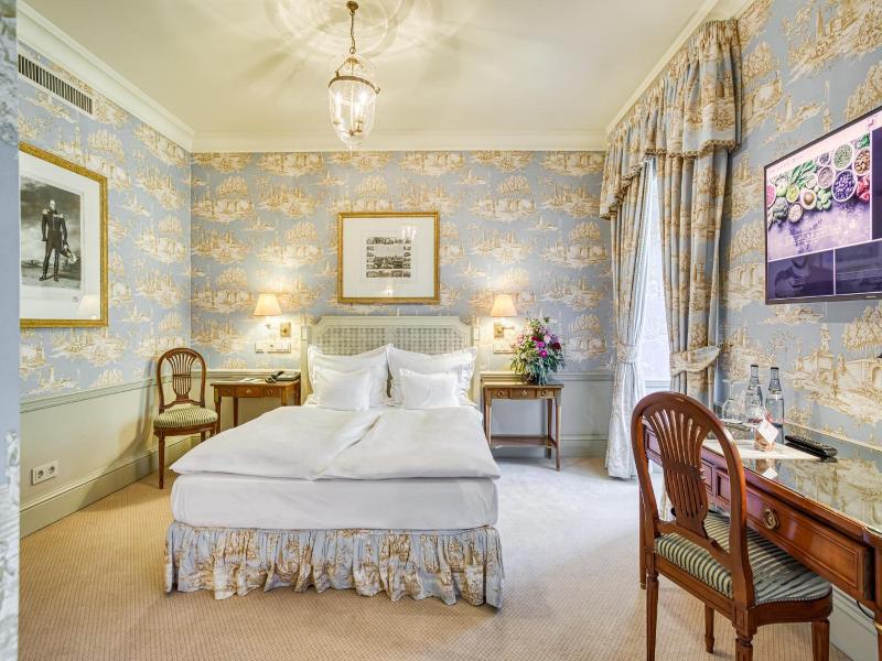 Wald & Schlosshotel Friedrichsruhe image