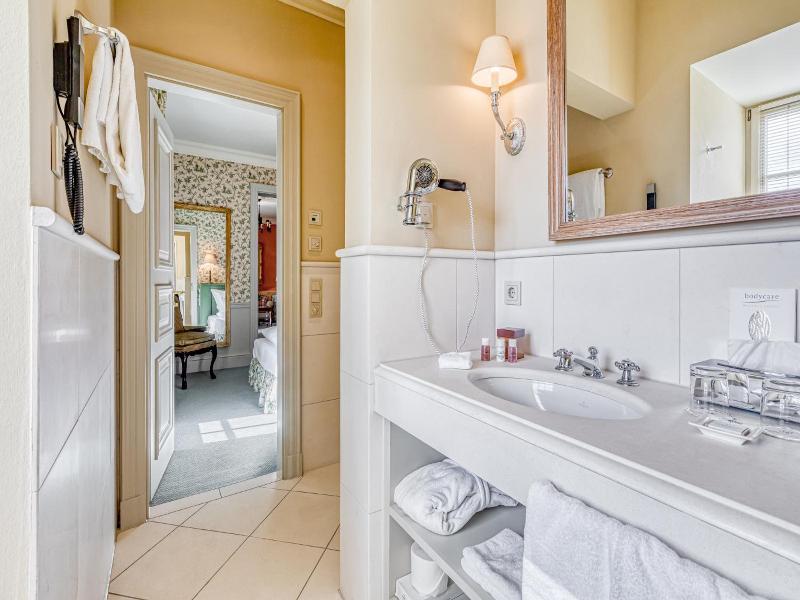 Wald & Schlosshotel Friedrichsruhe image