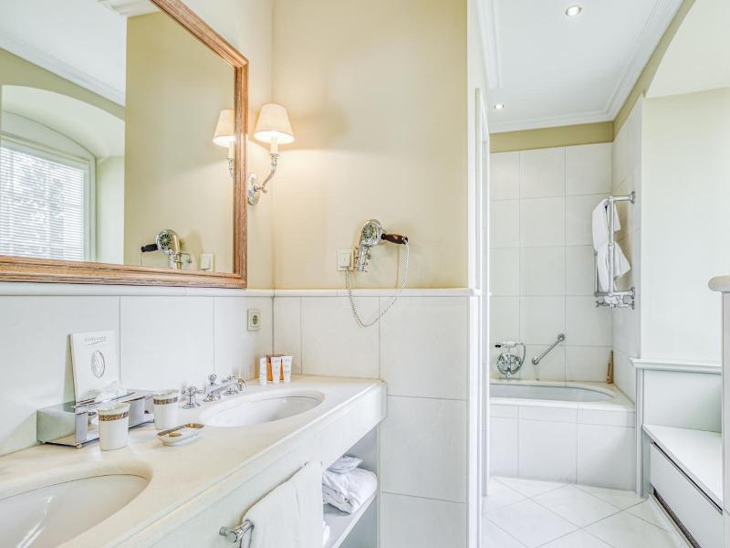 Wald & Schlosshotel Friedrichsruhe image