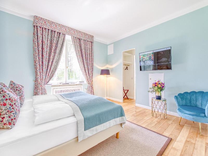 Wald & Schlosshotel Friedrichsruhe image