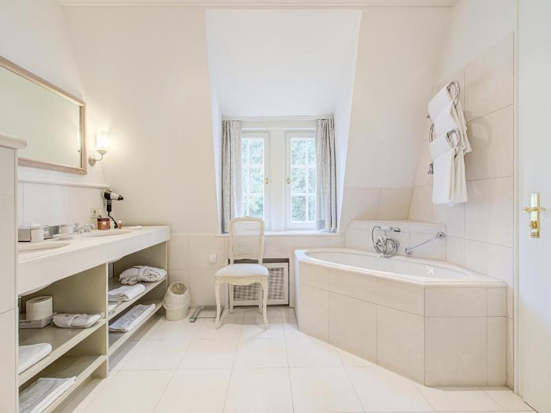 Wald & Schlosshotel Friedrichsruhe image