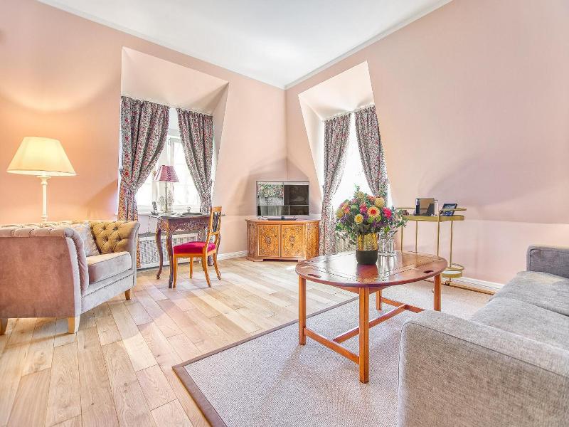Wald & Schlosshotel Friedrichsruhe image