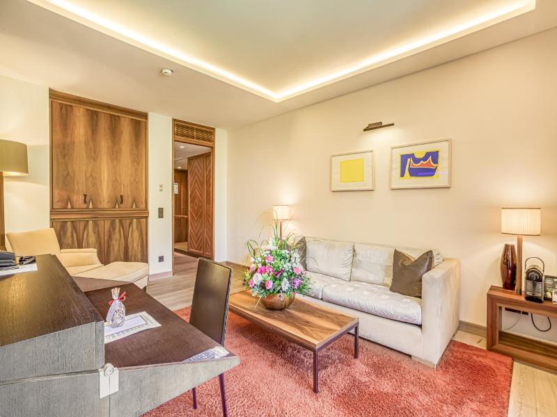 Wald & Schlosshotel Friedrichsruhe image