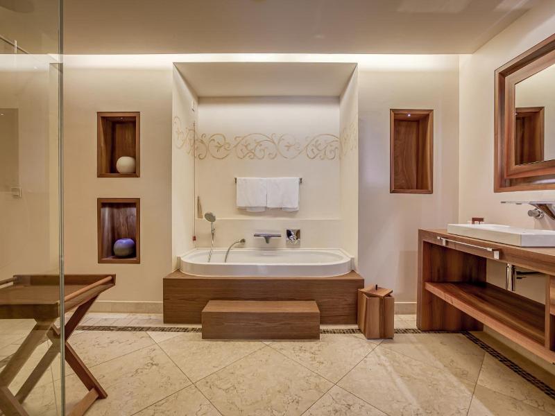 Wald & Schlosshotel Friedrichsruhe image
