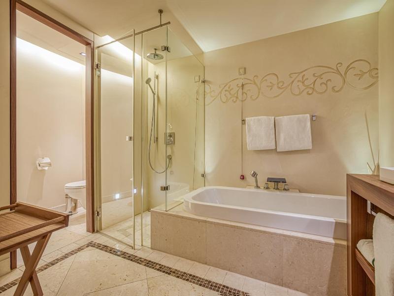 Wald & Schlosshotel Friedrichsruhe image