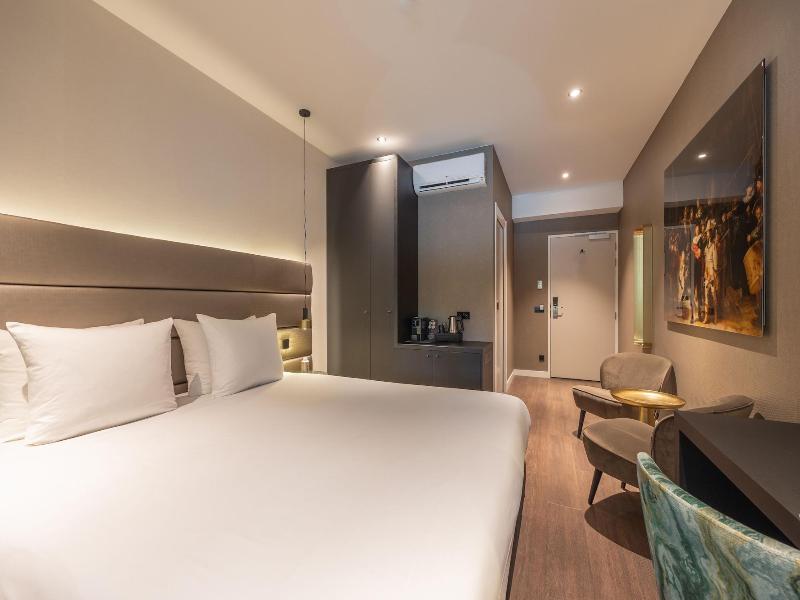 Boutique Hotel Corona image