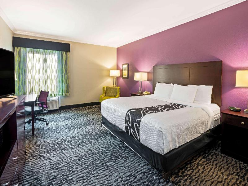 La Quinta Inn & Suites by Wyndham Houston-Magnolia image