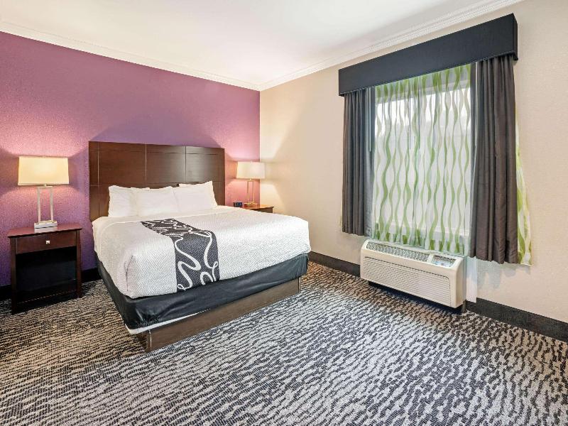 La Quinta Inn & Suites by Wyndham Houston-Magnolia image