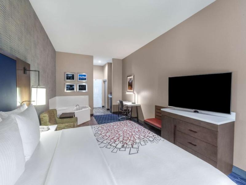 La Quinta Inn & Suites Houston Channelview image