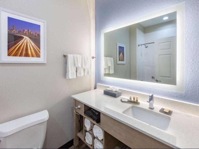 La Quinta Inn & Suites Houston Channelview image