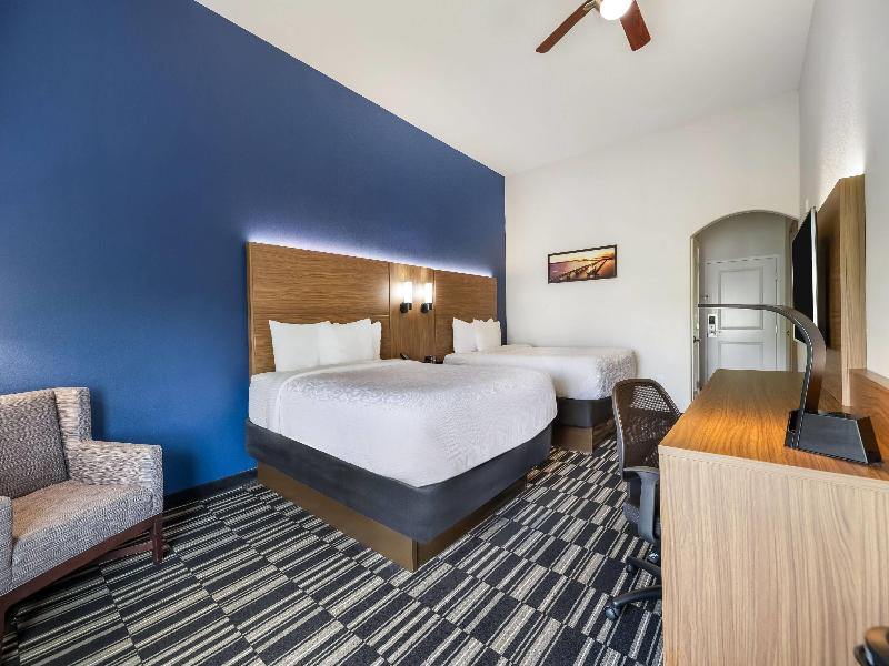 La Quinta Inn & Suites Alvin image
