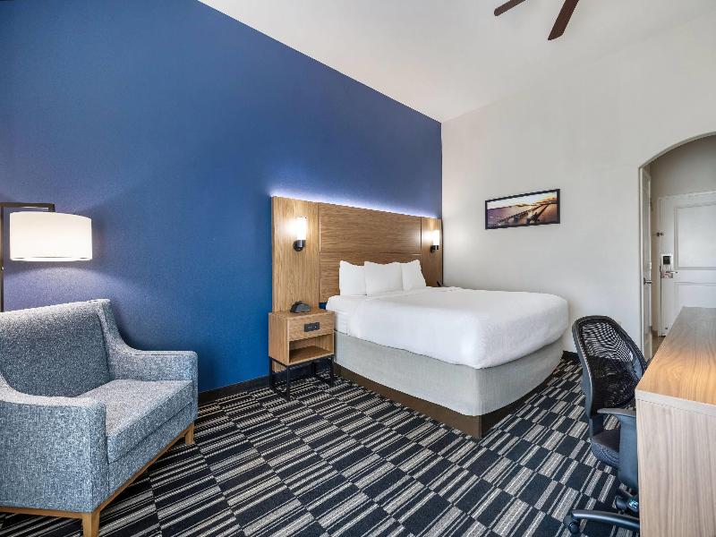 La Quinta Inn & Suites Alvin image