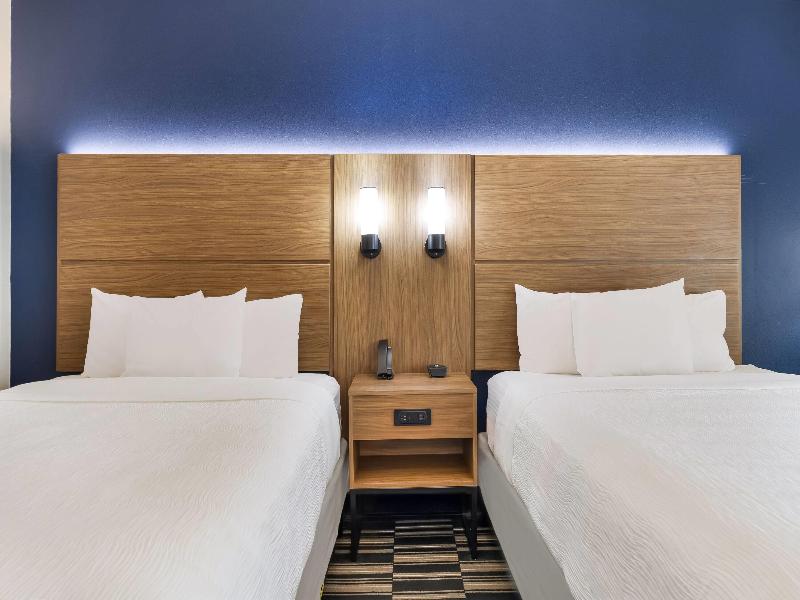 La Quinta Inn & Suites Alvin image