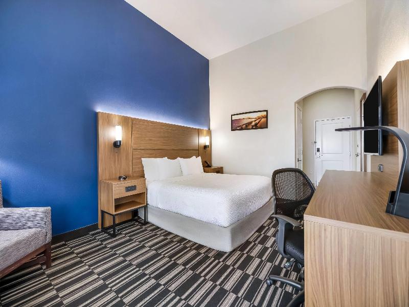 La Quinta Inn & Suites Alvin image